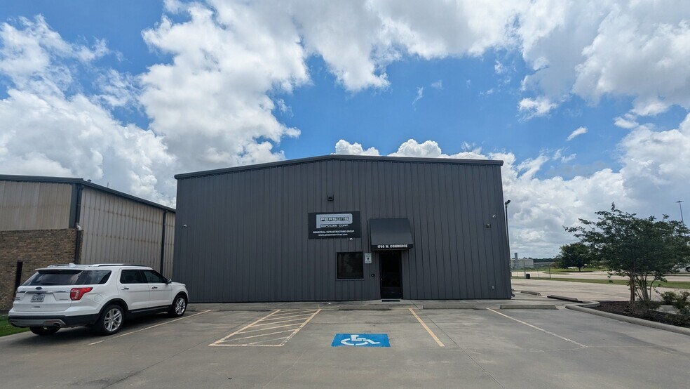 More Photos Of 1765 W Commerce Pky, Beaumont Industrial For Lease