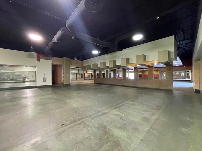 More Photos Of 7759 W Bell Rd, Peoria Storefront For Lease