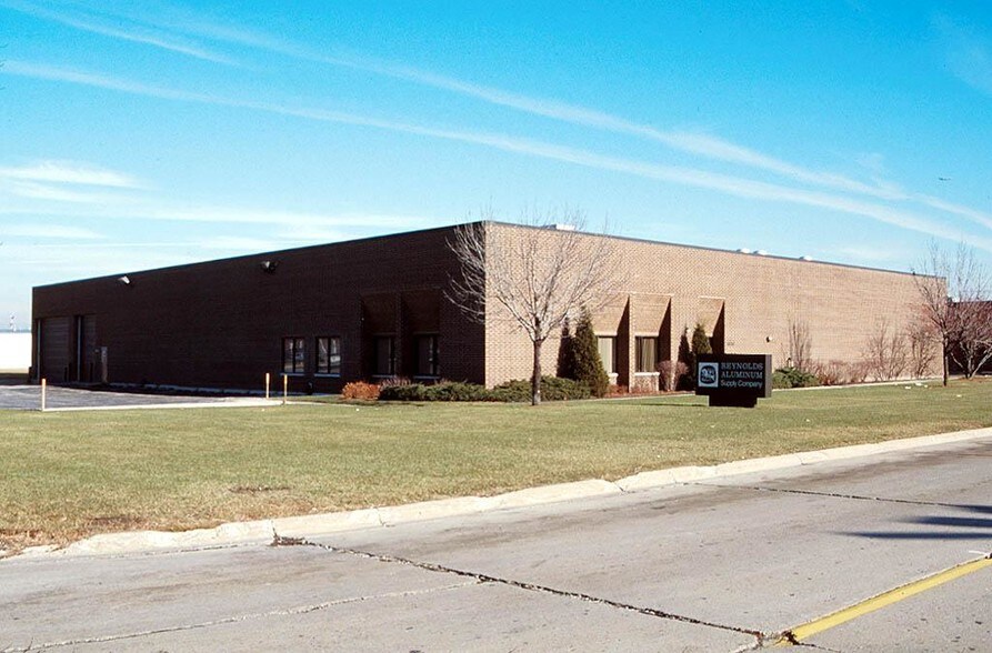 Primary Photo Of 1000 Remington Rd, Schaumburg Warehouse For Lease
