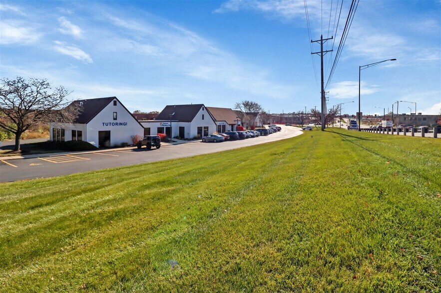 More Photos Of 2020 Dean St, St Charles Office For Sale