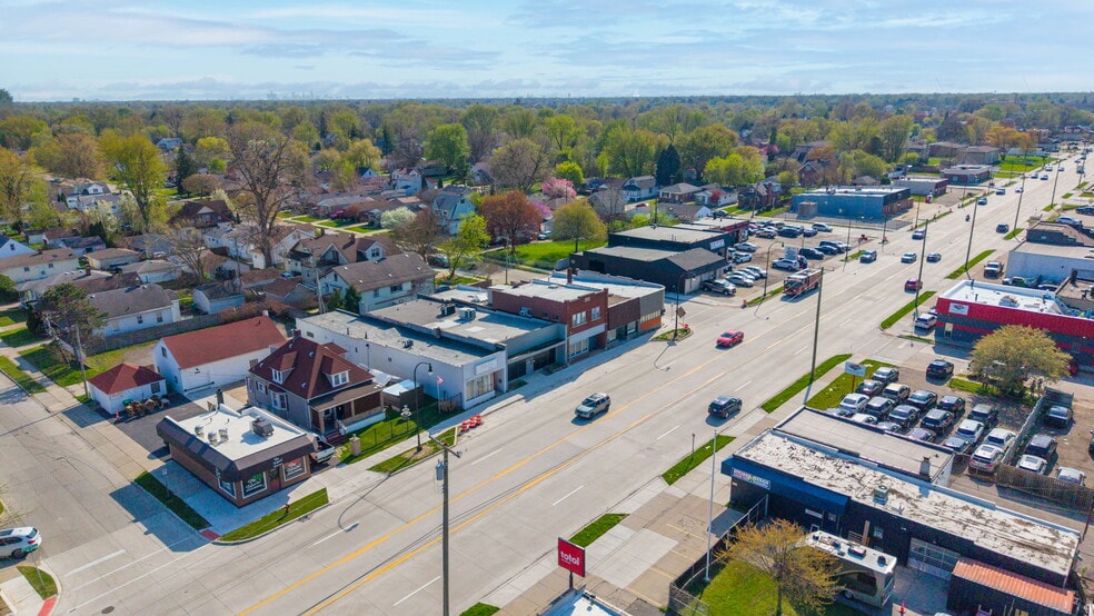 More Photos Of 16906 E Nine Mile Rd, Eastpointe Storefront For Sale