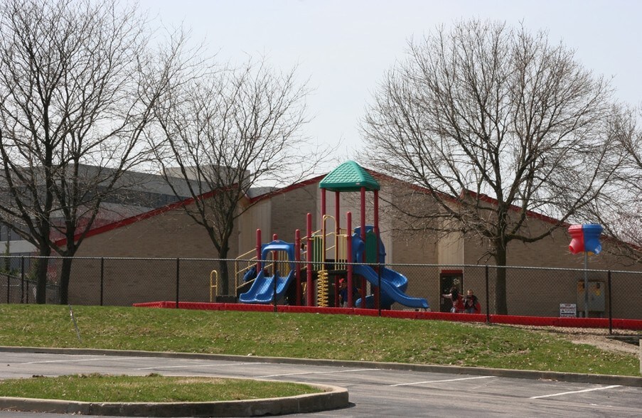 More Photos Of 8425 Woodfield Crossing Blvd, Indianapolis Office For Lease