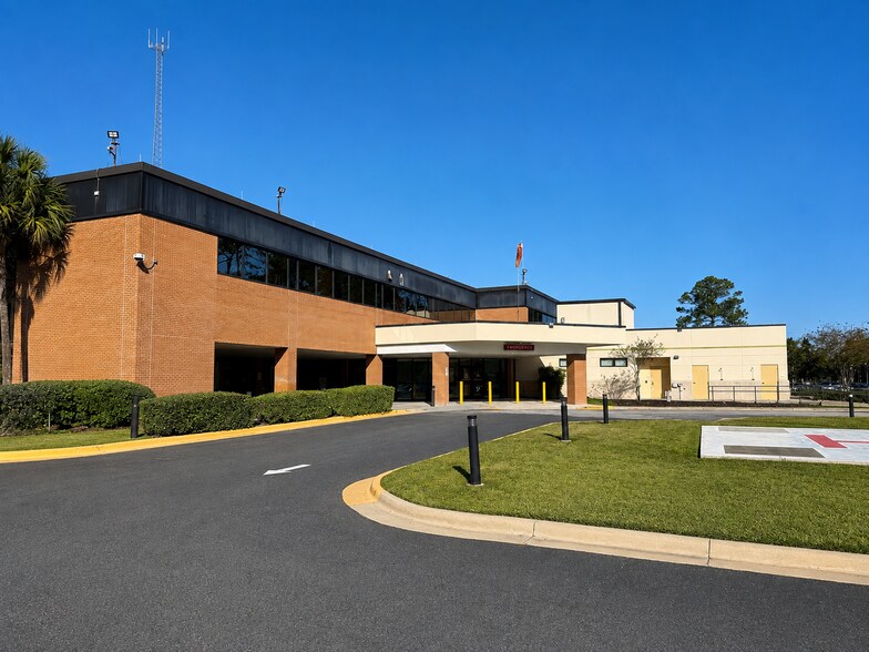Primary Photo Of 922 E Call St, Starke Hospital For Lease