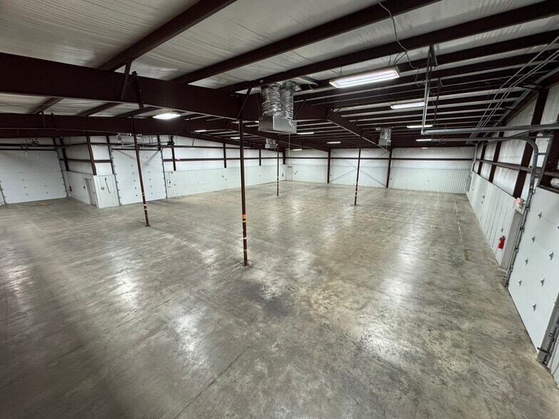 More Photos Of 130 E 9th St, Ada Warehouse For Lease
