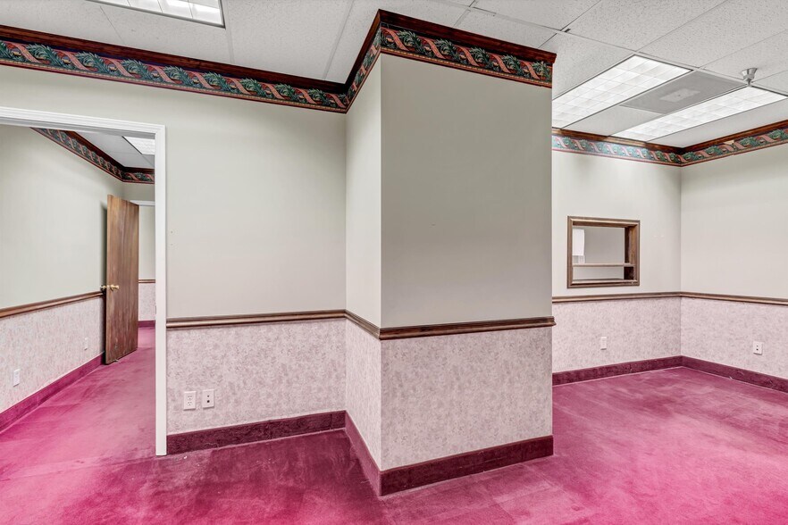 More Photos Of 6714-6716 Central Avenue Pike, Knoxville Office For Lease