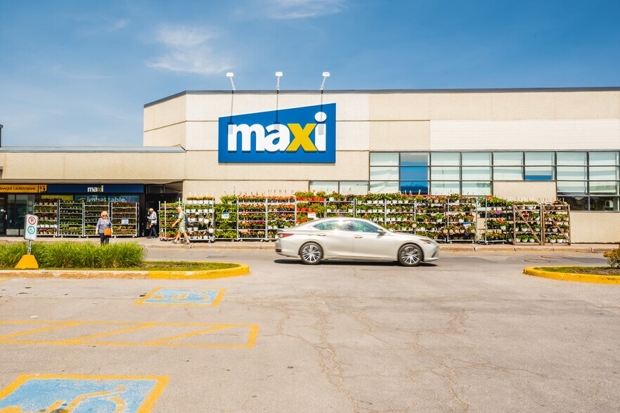 More Photos Of 1895 Boul René-Laennec, Laval General Retail For Lease