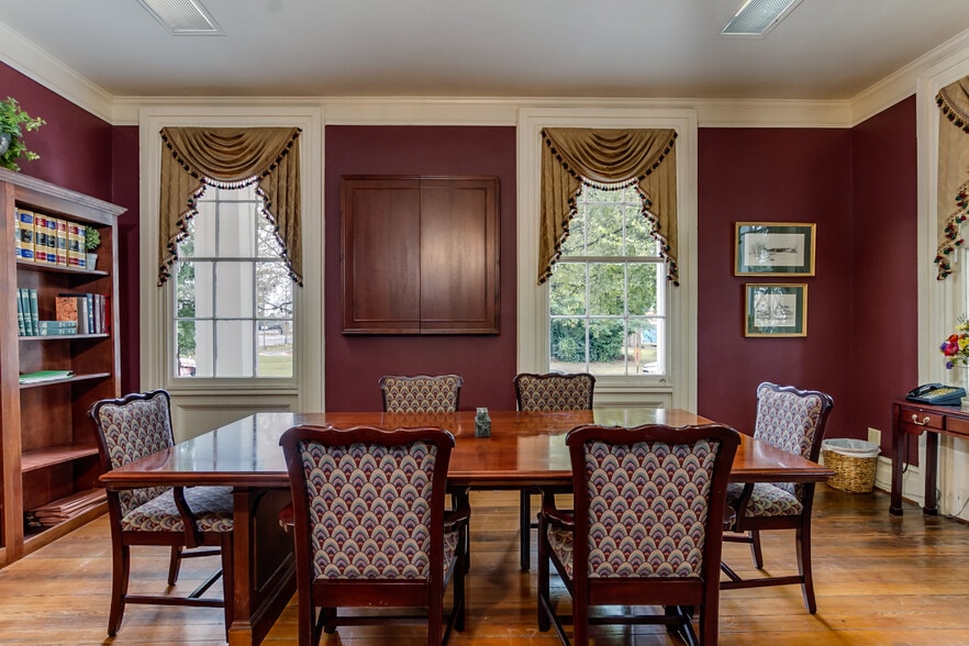 More Photos Of 2606 8th St, Tuscaloosa Office Residential For Sale