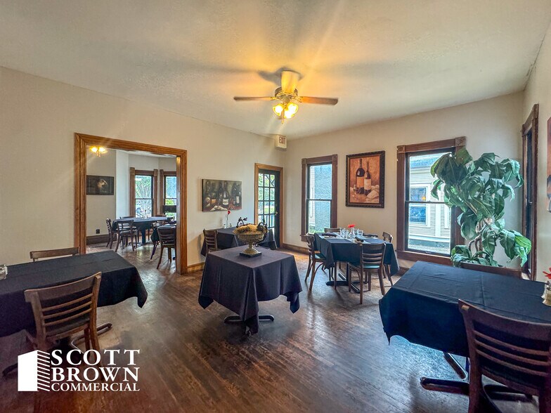 More Photos Of 821 N Locust St, Denton Restaurant For Sale