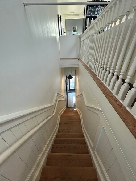 More Photos Of 302 King St, Charleston Storefront Retail Office For Lease