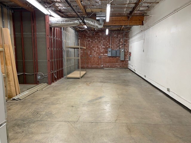 More Photos Of 3380 Livonia Ave, Los Angeles Light Manufacturing For Lease