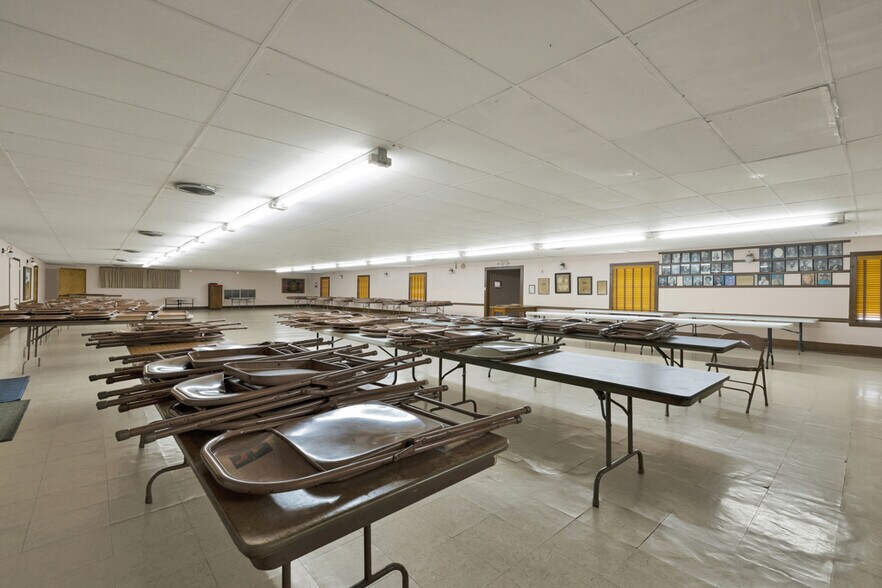 More Photos Of 2918 W Kingsbury St, Seguin Lodge Meeting Hall For Sale