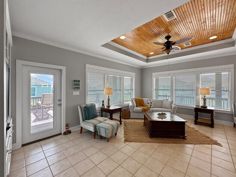 More Photos Of 944 Raymond, Crystal Beach Specialty For Sale