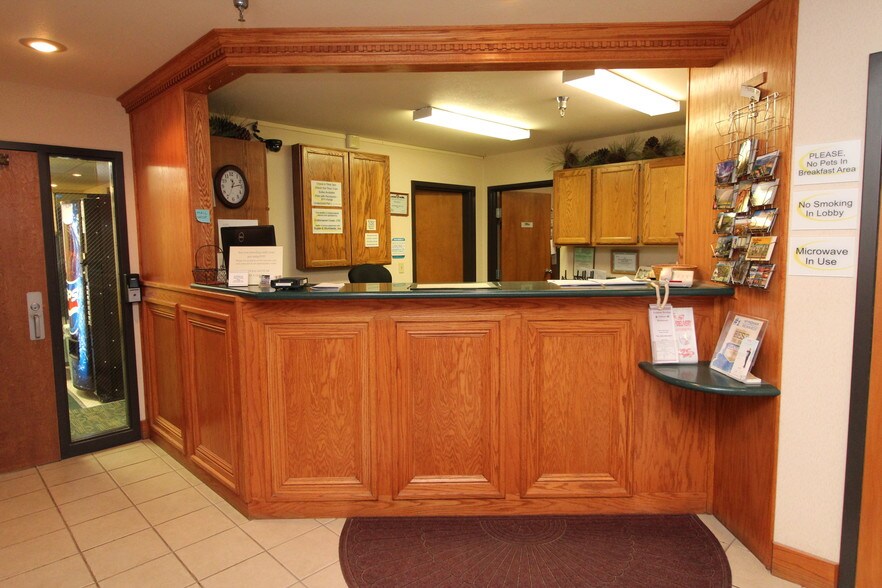 More Photos Of 201 14th St W, Hardin Hotel For Sale