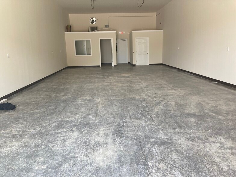 More Photos Of 670 Horace Crow, Clarksville Warehouse For Lease