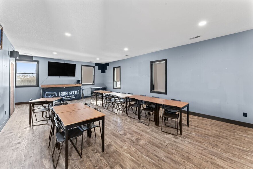 More Photos Of 508 S Main St, Grain Valley Bar For Lease