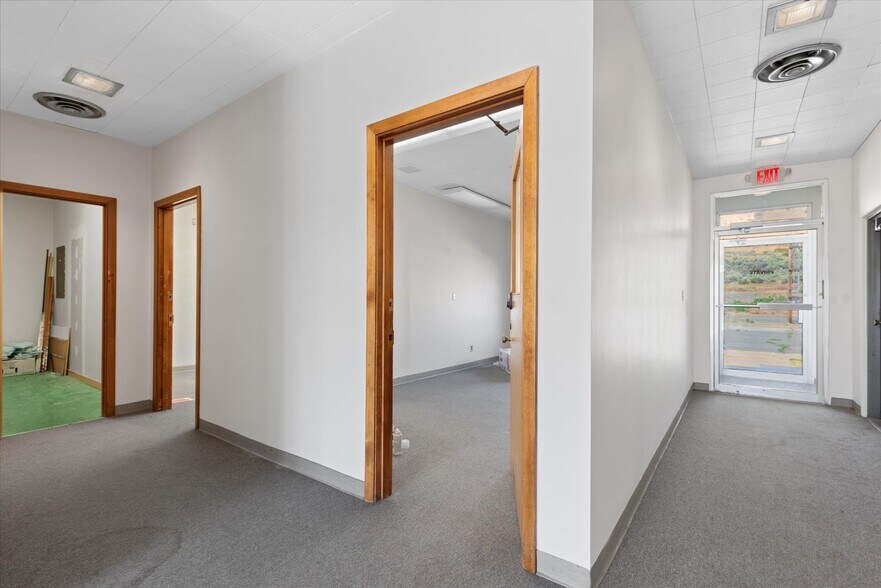 More Photos Of 1050 S Bridge St, Baker City Office For Sale