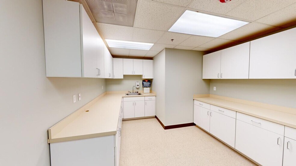 More Photos Of 725 W Fabyan Pky, Batavia Medical For Lease