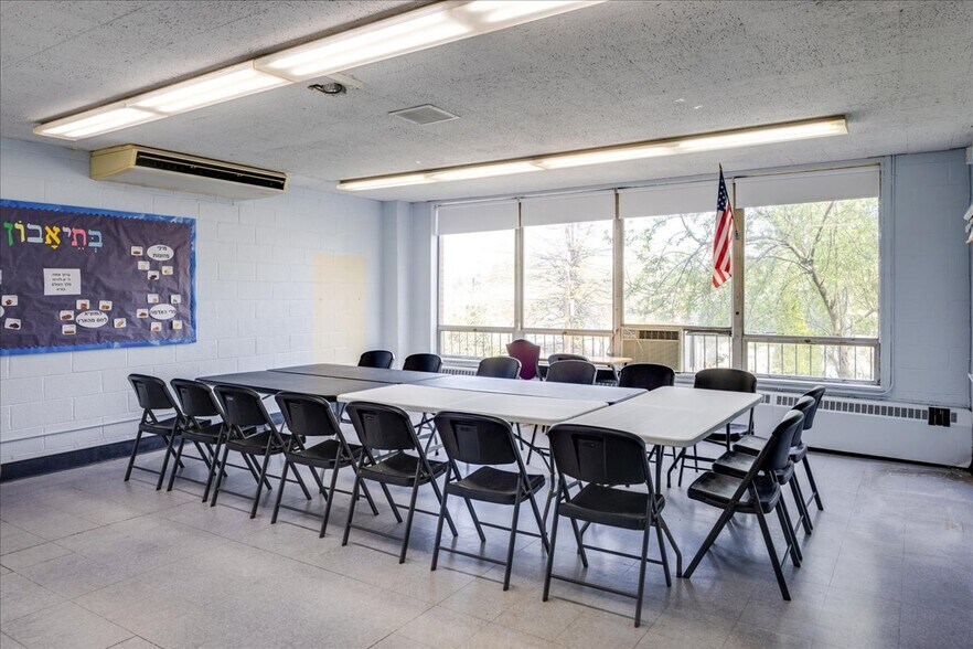 More Photos Of 16711 73rd Ave, Fresh Meadows Religious Facility For Lease