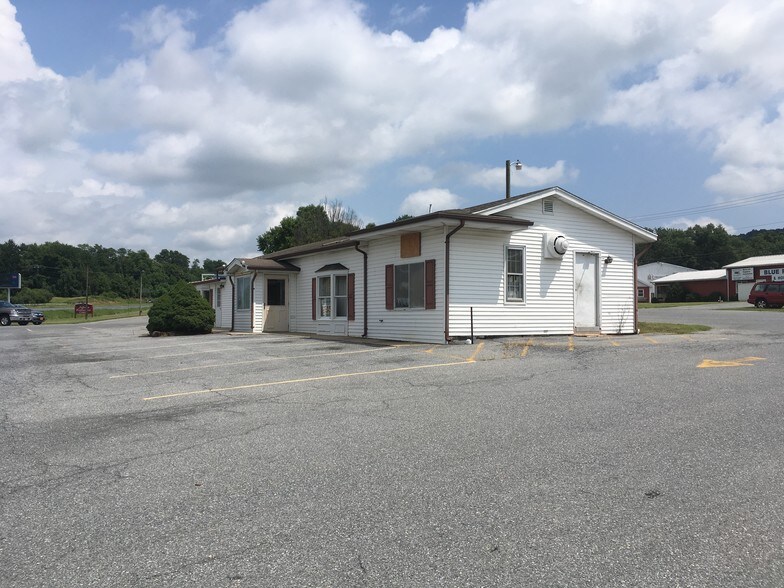 More Photos Of 4014 Mountville Rd, Jefferson Restaurant For Lease