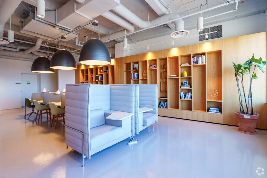 More Photos Of 66 Franklin St, Oakland Coworking Space