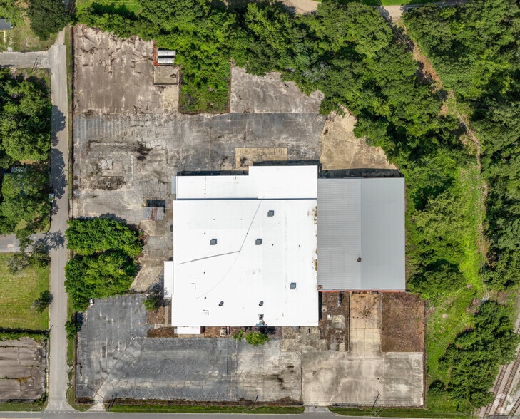 More Photos Of 500 S Chippewa St, Lumberton Warehouse For Sale