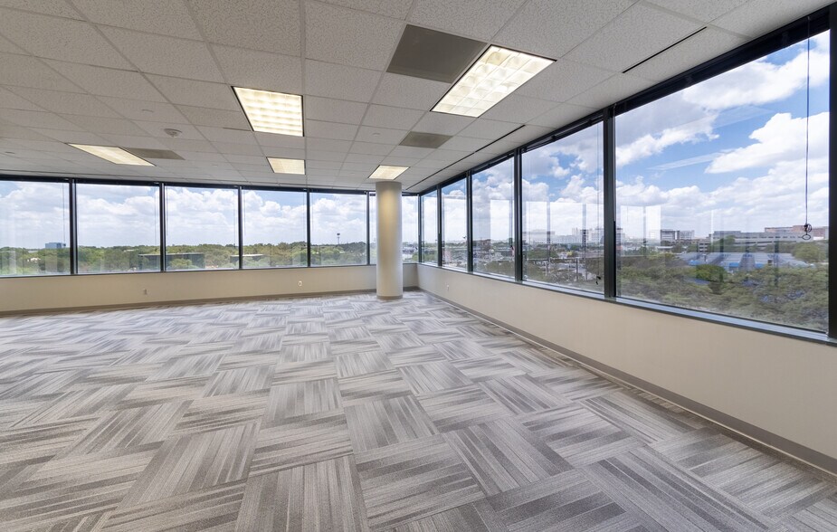 More Photos Of 8122 Datapoint Dr, San Antonio Office For Lease