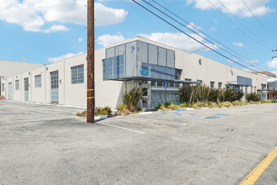 More Photos Of 3523-3525 Eastham Dr, Culver City Office For Lease