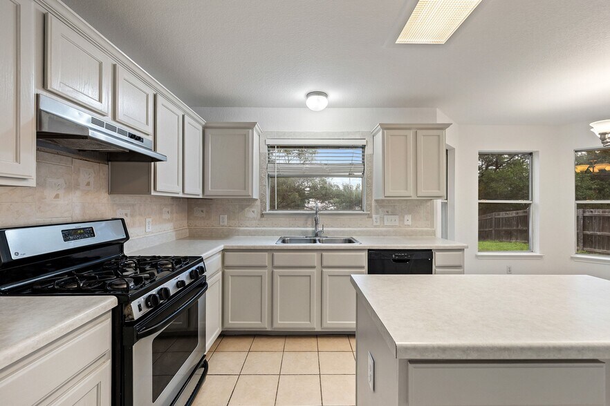 More Photos Of 4416 Campo Verde Dr, Austin Multifamily For Sale
