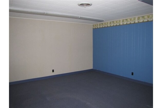 More Photos Of 335 S Spring St, Klamath Falls Office For Sale