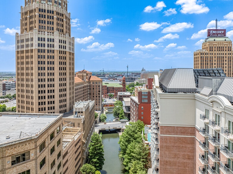 More Photos Of 200 Main Plz, San Antonio Office For Lease