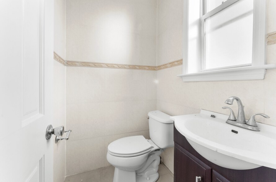 More Photos Of 5716 Myrtle Ave, Ridgewood Storefront Retail Office For Lease