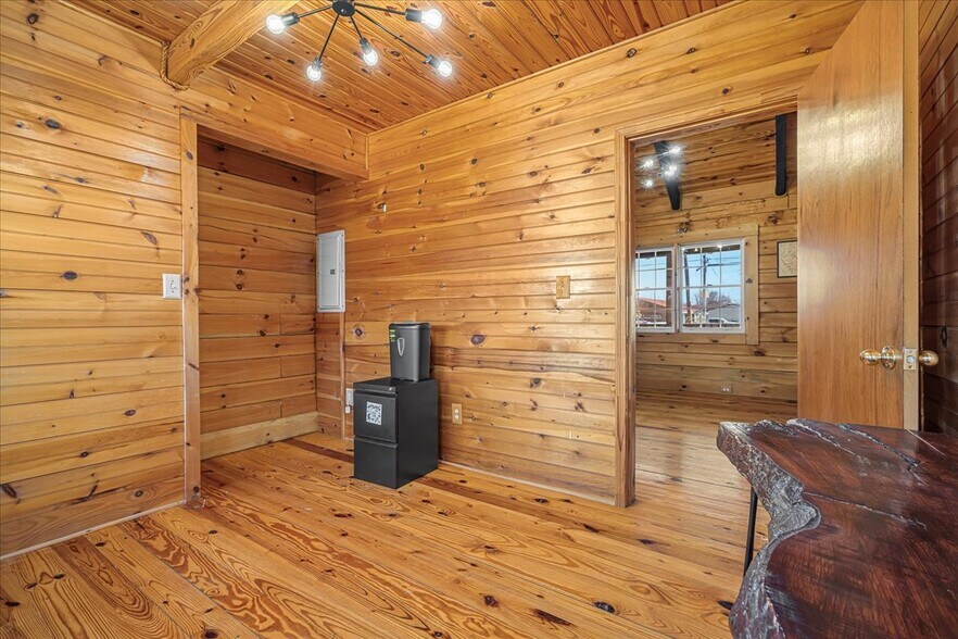 More Photos Of 793 Breckenridge St, Stanton Office For Sale