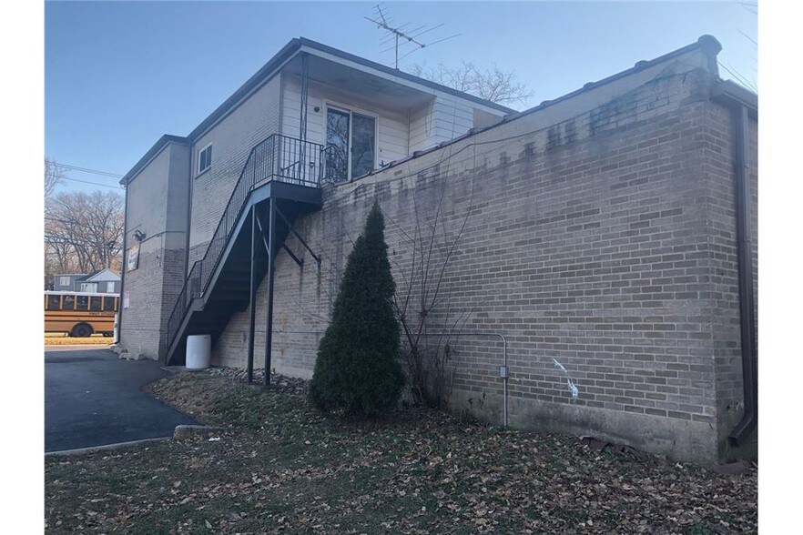 More Photos Of 8216 S Archer Ave, Willow Springs Storefront Retail Residential For Sale