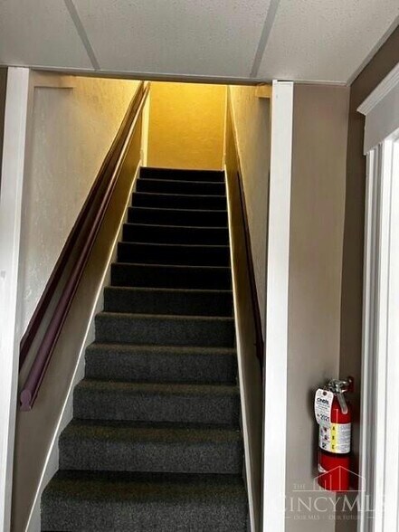 More Photos Of 1590 W Galbraith Rd, Cincinnati Office For Sale