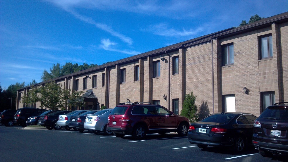 More Photos Of 5252 Lyngate Ct, Burke Office For Lease
