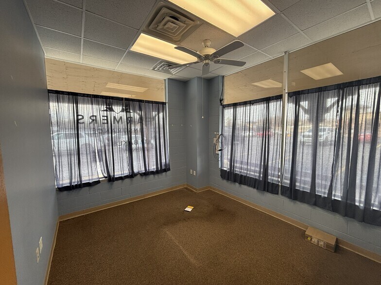 More Photos Of 304 E Jackson St, Willard Unknown For Lease