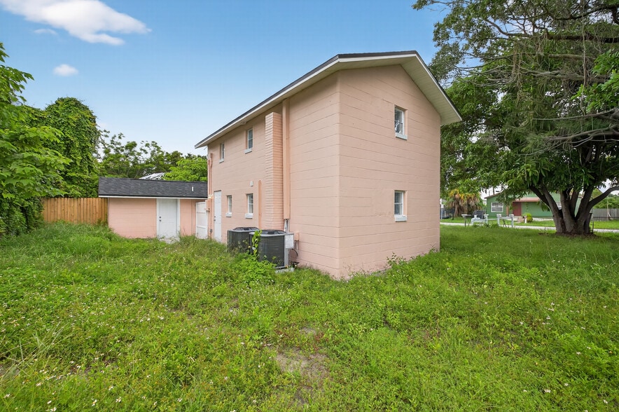 More Photos Of 2710 53rd Ave N, Saint Petersburg Multifamily For Sale