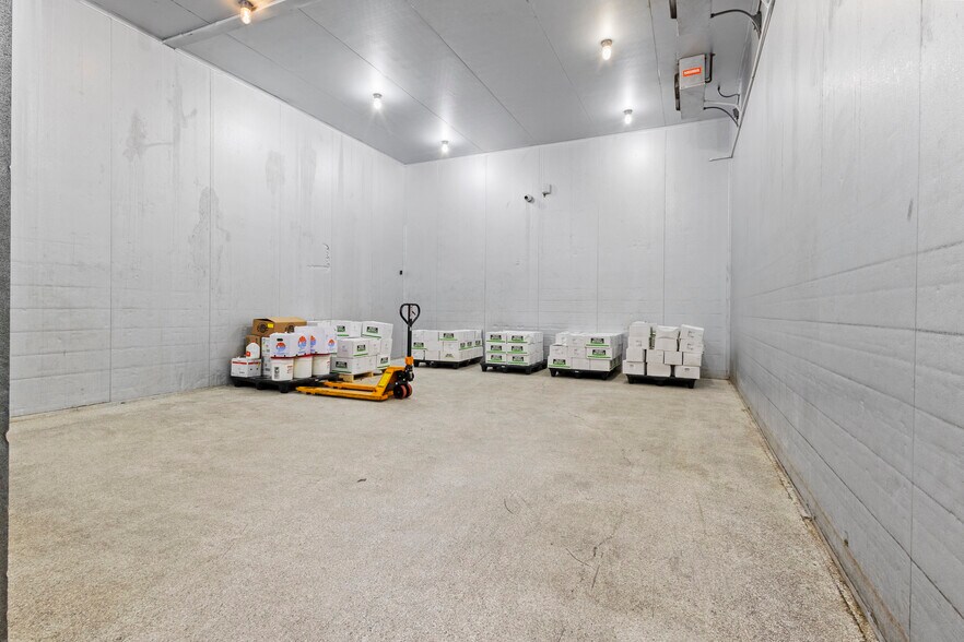 More Photos Of 1250-1264 SW Biltmore St, Port Saint Lucie Warehouse For Lease