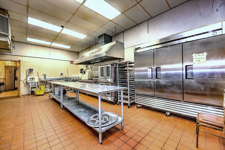 More Photos Of 560 Woodward Ave, New Haven Flex For Sale