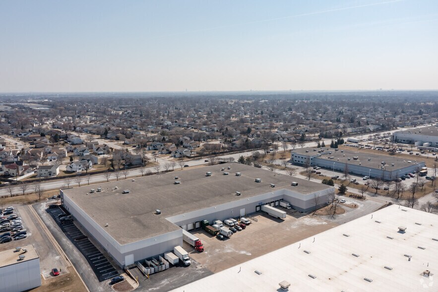 More Photos Of 485-493 Mission St, Carol Stream Warehouse For Lease