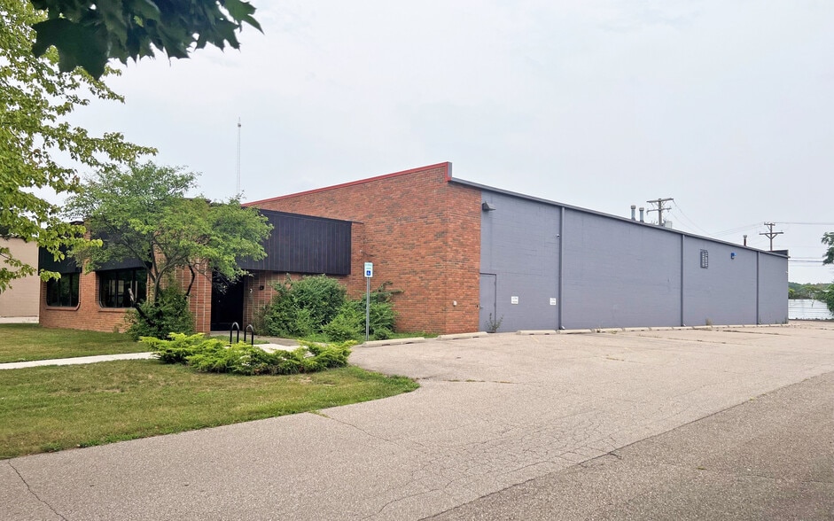 More Photos Of 21380 Bridge St, Southfield Warehouse For Sale