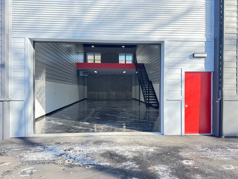 More Photos Of 15 Commerce St, Hawthorne Parking Garage For Sale