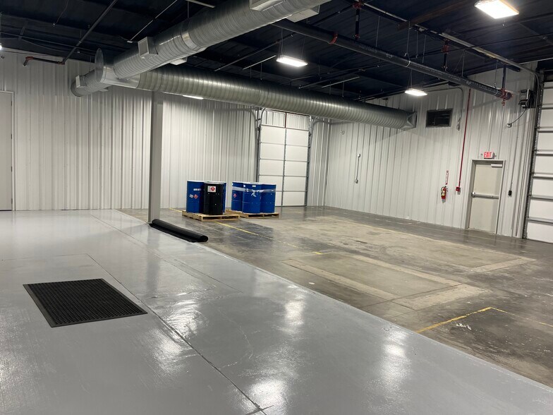 More Photos Of 112 E Industrial Blvd, Cleburne Warehouse For Sale