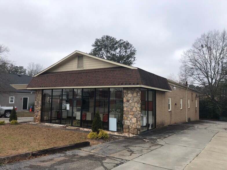 More Photos Of 2310 Lawrenceville Hwy, Decatur Freestanding For Lease