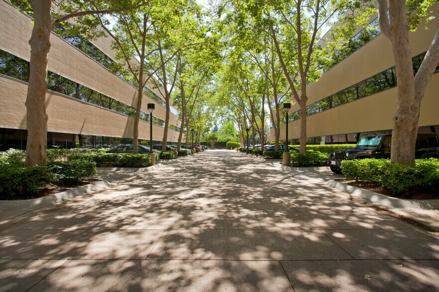 More Photos Of 8950 Cal Center Dr, Sacramento Unknown For Lease