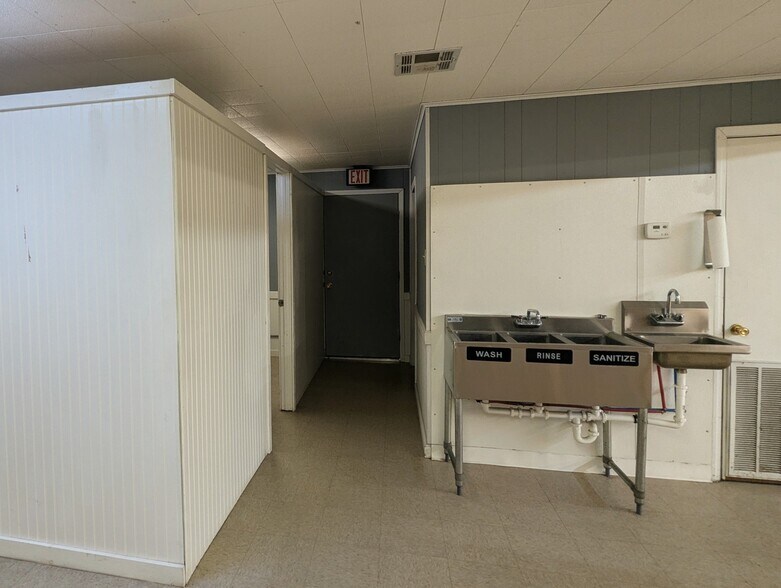More Photos Of 5733 Highway 69 S, Kountze Freestanding For Sale