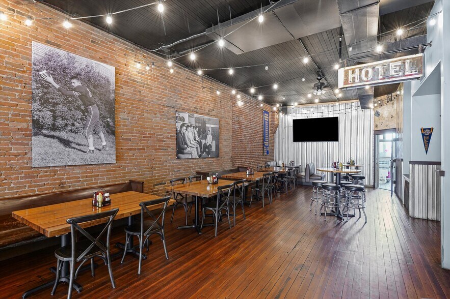 More Photos Of 125 S Market St, Paxton Specialty For Sale