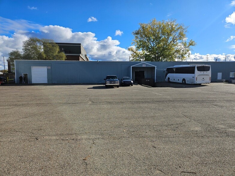 More Photos Of 322 Terminal St SW, Grand Rapids Distribution For Lease