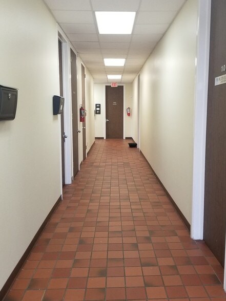 More Photos Of 2006 Broadway St, Pearland Medical For Lease