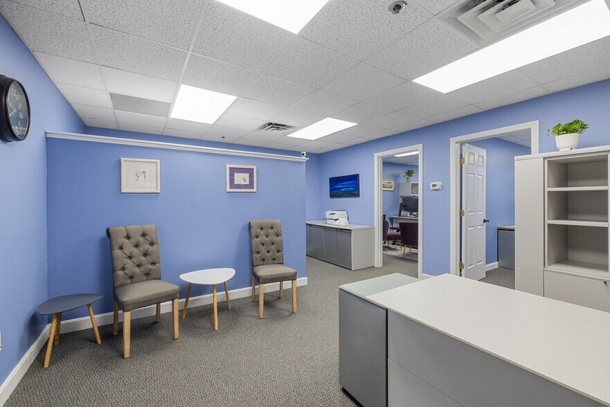More Photos Of 10 Cedar St, Woburn Office For Sale